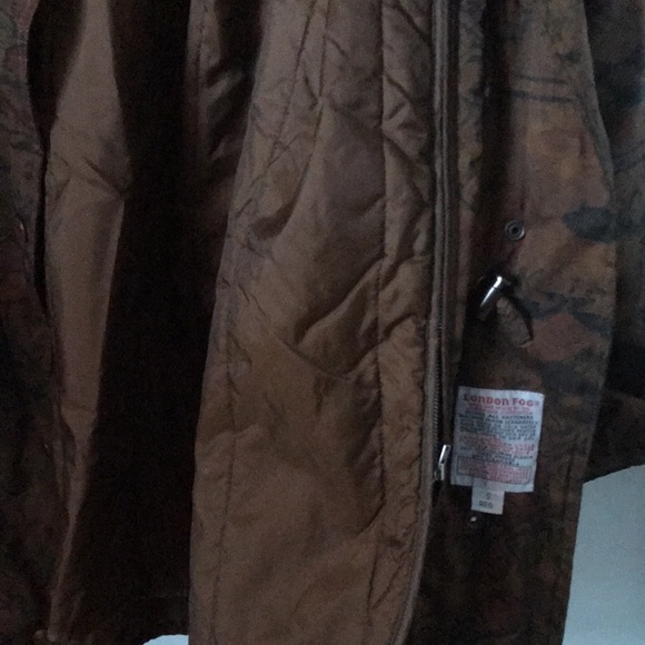 London Fog lined fingertip length jacket size small. Lining zips out Like new! - Picture 6 of 10